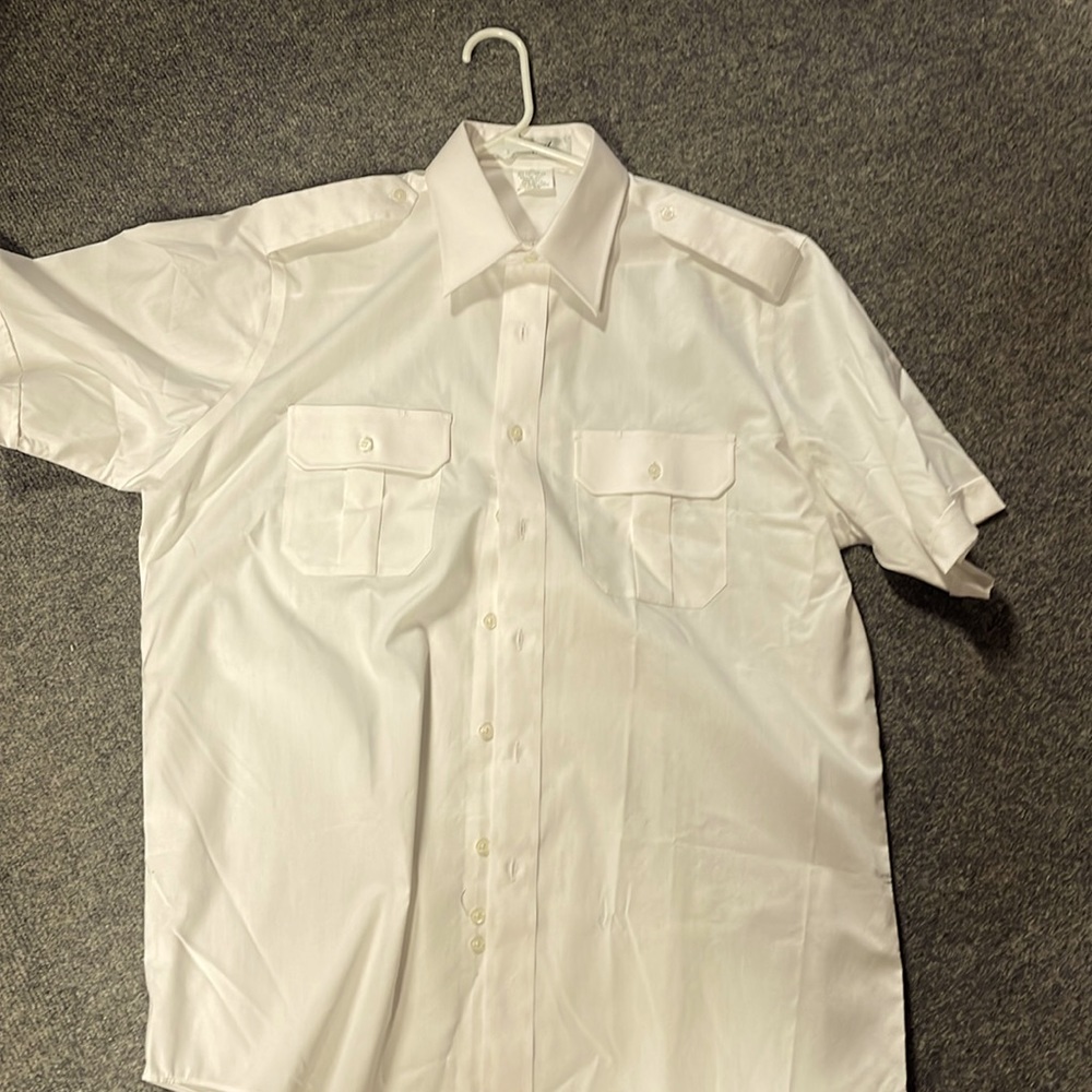 Men’s pilot tab dress shirt